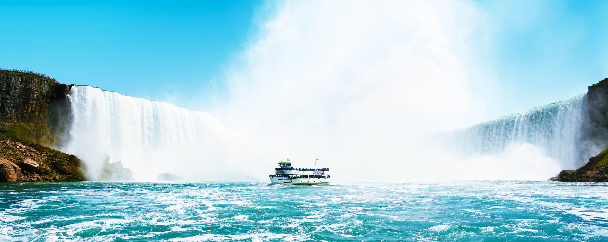 Maid of the mist entering near Niagara falls