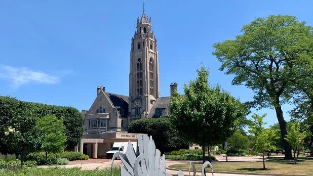 A view of the building and tower Memorial Art Gallery at the University of Rochester